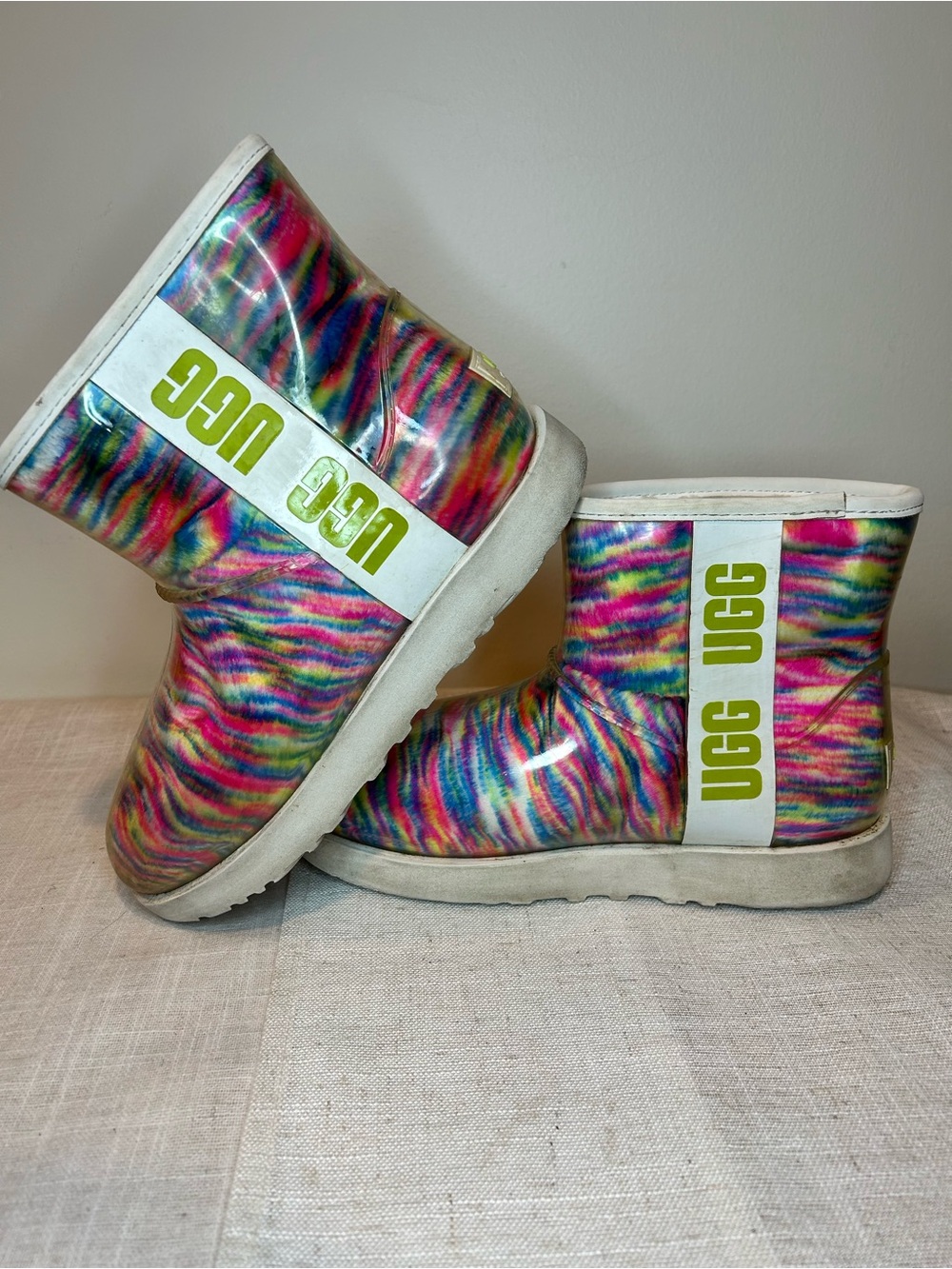 UGG clear Rainbow Tie-Dye Short Boot - Pink Multi